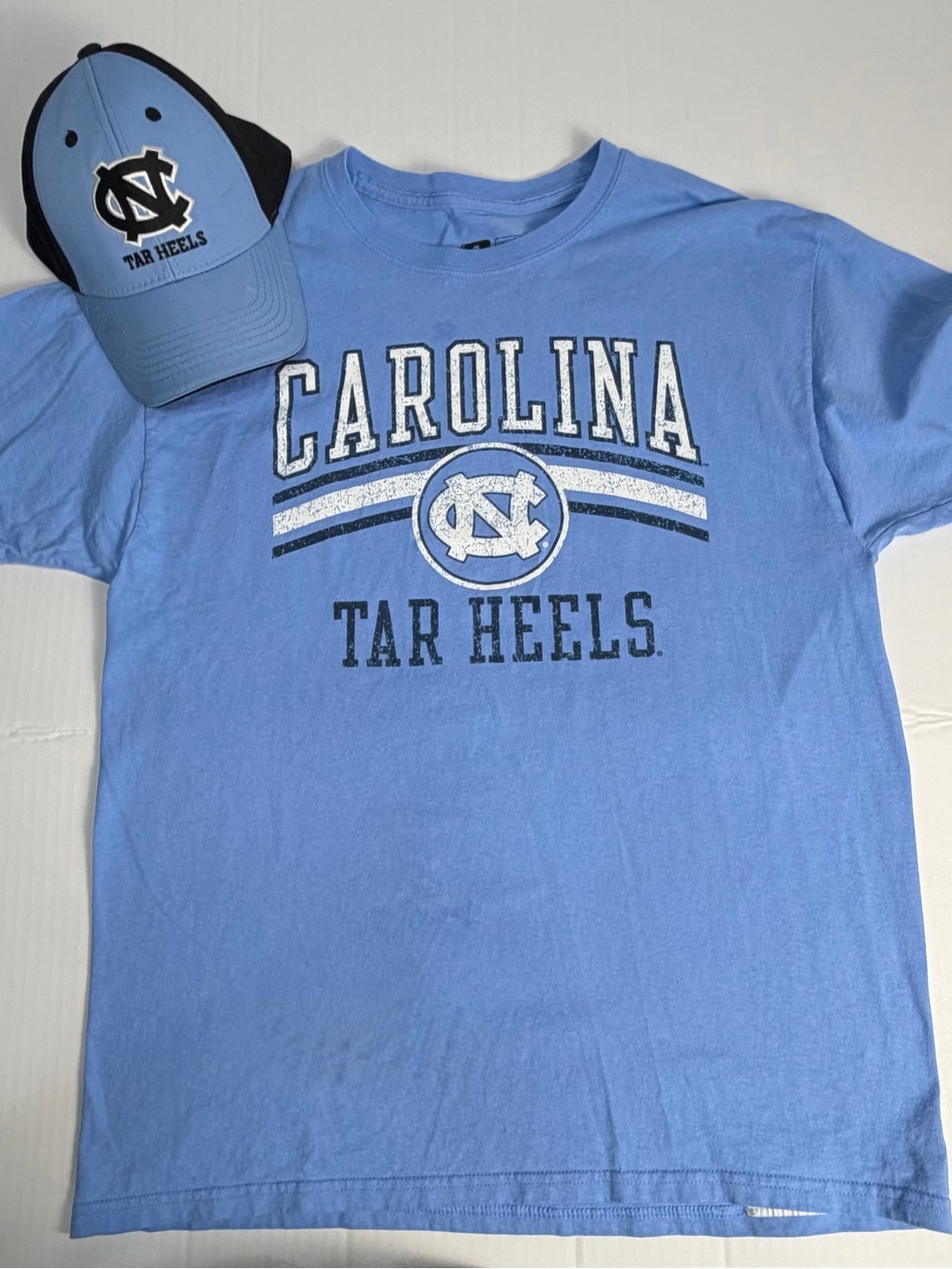 North Carolina Carolina TarHeels Blue Graphic Tee - Men, L with hat